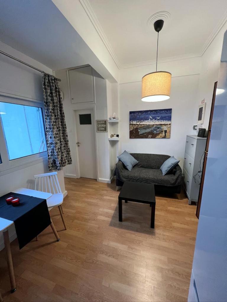 Minimal Apartment Next To The Center Atena Exterior foto
